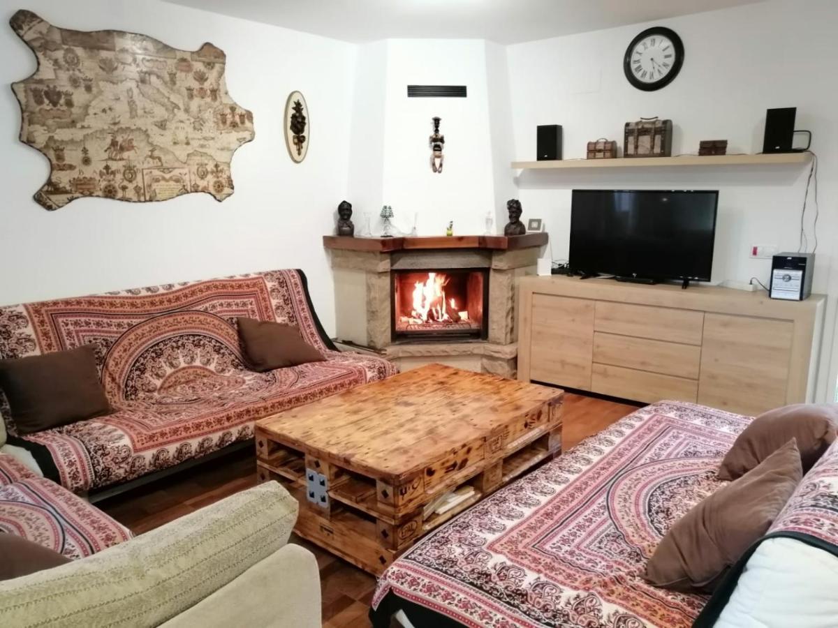 Holiday Home Cardona يوريت دي مار المظهر الخارجي الصورة