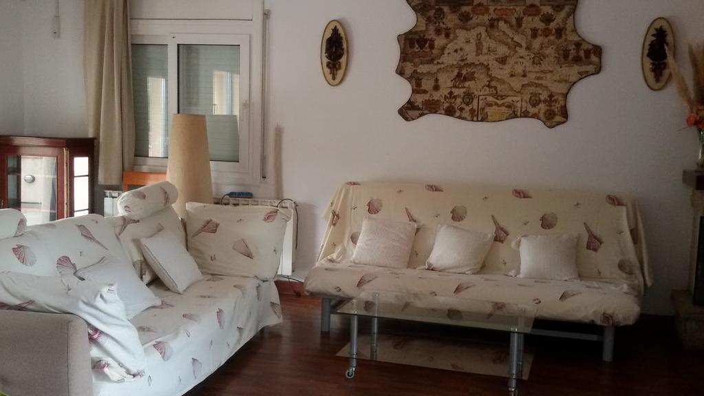 Holiday Home Cardona يوريت دي مار المظهر الخارجي الصورة